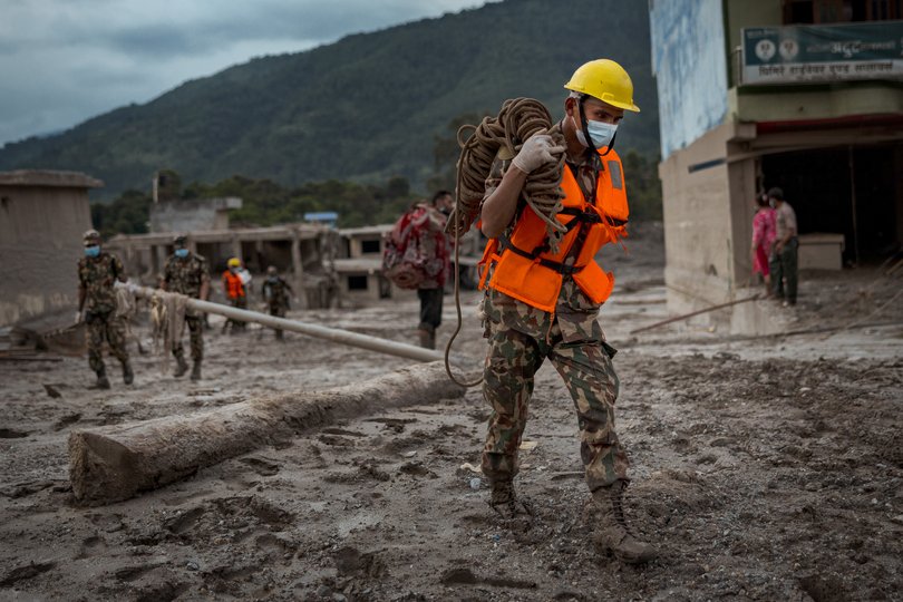 Soldiers search for bodies/