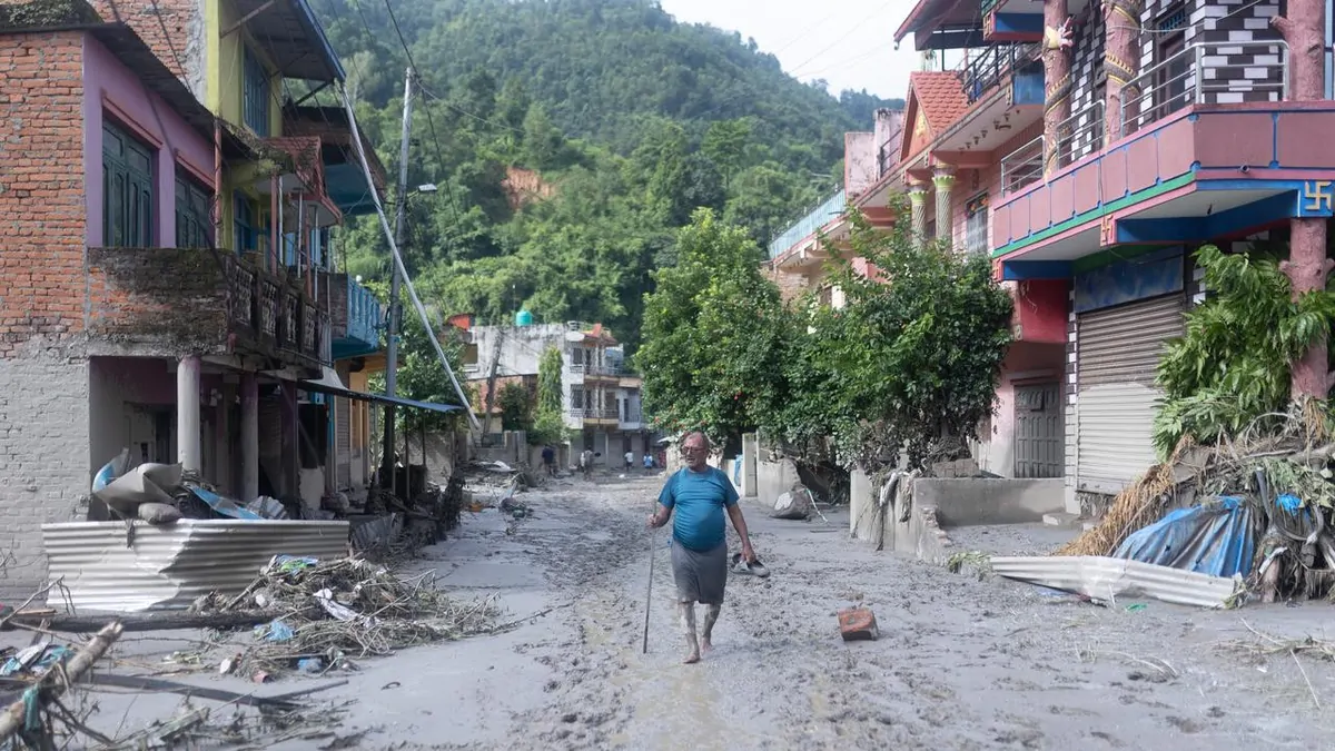Nepal floods leave 42 Australians missing as death toll nears 800 and desperate rescue effort continues Nepal floods leave 42 Australians missing as death toll nears 800 and desperate rescue effort continues