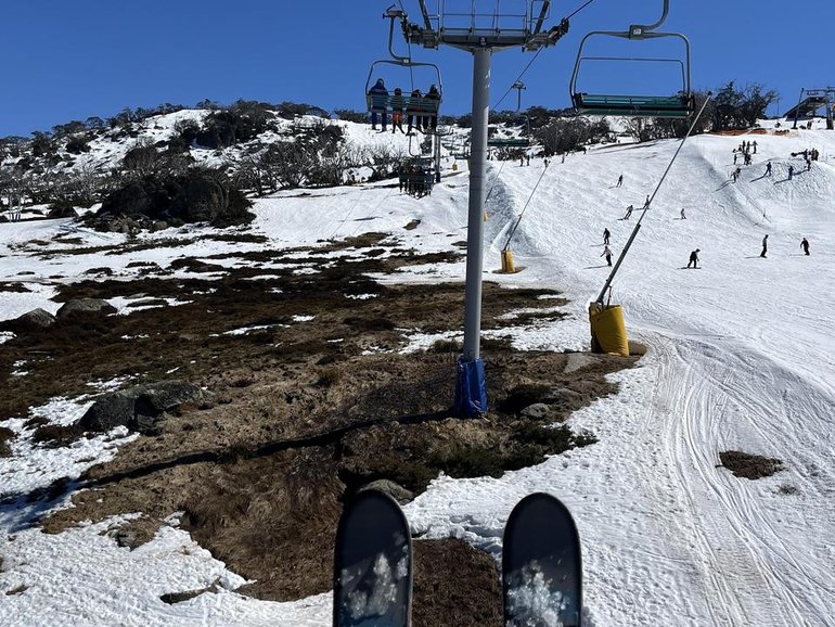 The ski season has been slim pickings for Australian enthusiasts this winter. (Jacob Shteyman/AAP PHOTOS)
