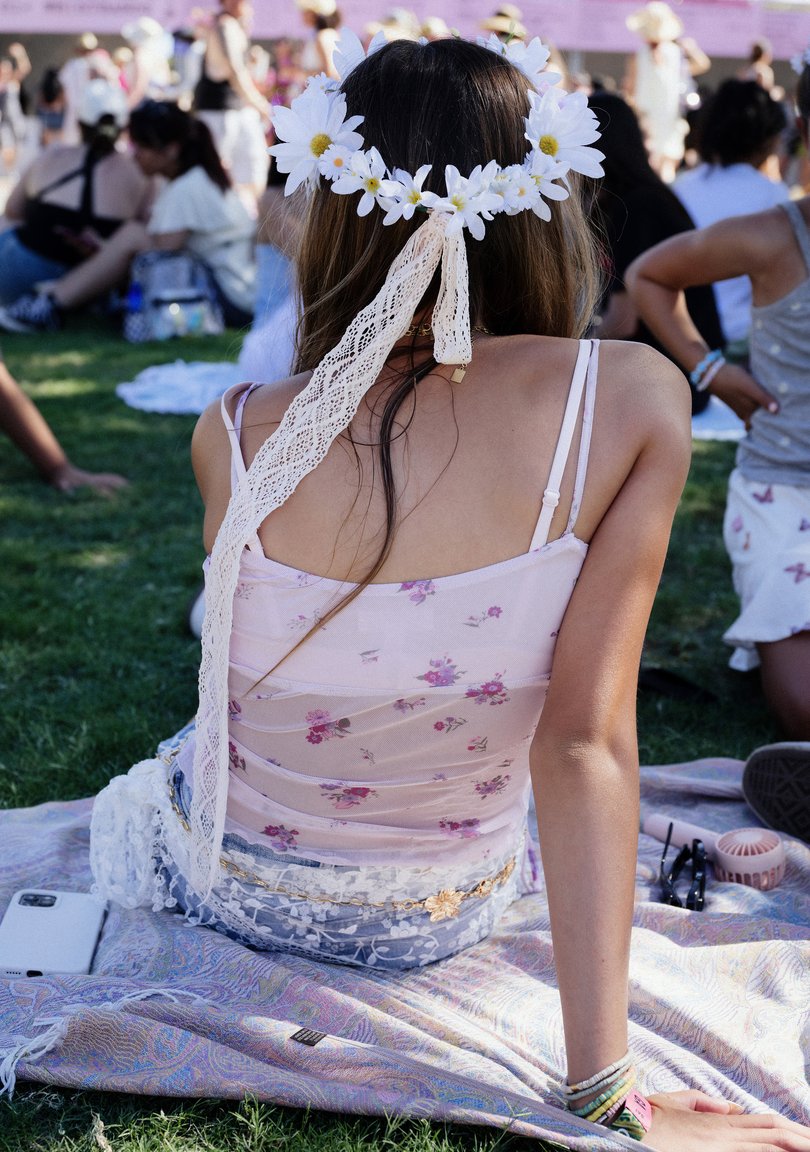 A concert-goer wearing a daisy headband.