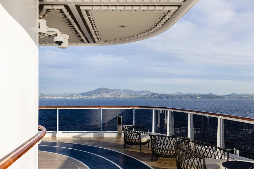 A 250-meter running track loops around the upper deck of the Explora.