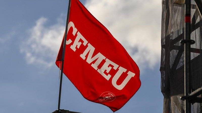 AFP raids ex CFMEU boss’ home in corruption probe.