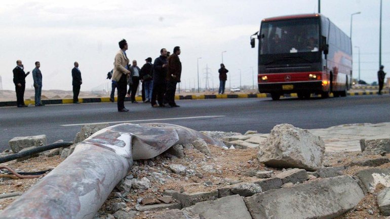 A bus crash in Egypt's eastern Sinai peninsula has killed 21 people. 