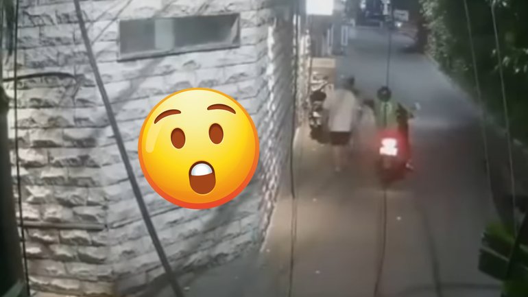 Terrifying security footage has captured the moment a motorbike-riding thief stole $17,000 worth of jewellery from an Australian tourist’s neck in Bali. 