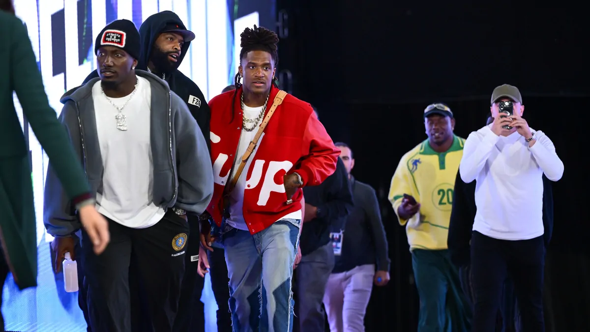 San Francisco 49ers stars get taste of AFL finals ahead of historic MCG clash San Francisco 49ers stars get taste of AFL finals ahead of historic MCG clash