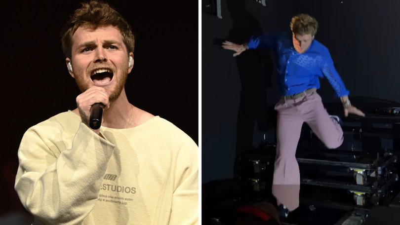 American singer Alex Warren has had the last laugh after he took a tumble on stage during a performance in Melbourne on Friday night.