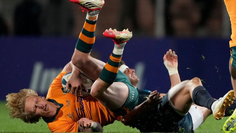 Carter Gordon (l) was injured again during the Wallabies' draw with Argentina in Mendoza. (AP PHOTO)
