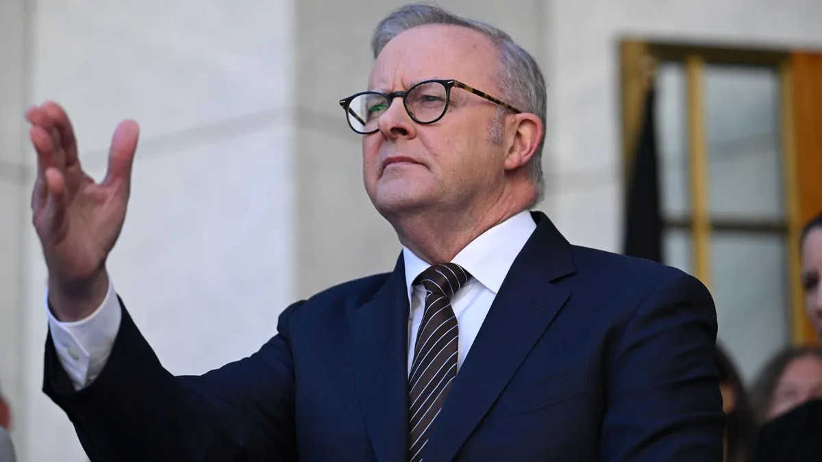 Anthony Albanese threatens 0m fines for social media giants under major new Australian algorithm laws Anthony Albanese threatens 0m fines for social media giants under major new Australian algorithm laws