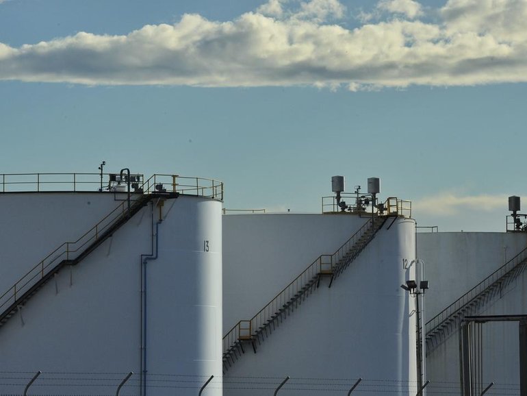 Oil prices have hit a more than six-week high after touching $US100.19 a barrel. (Mick Tsikas/AAP PHOTOS)