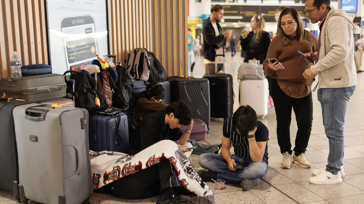 UK airport chaos: Airlines scramble to dig out from tech problems that cancelled 1750 flights UK airport chaos: Airlines scramble to dig out from tech problems that cancelled 1750 flights