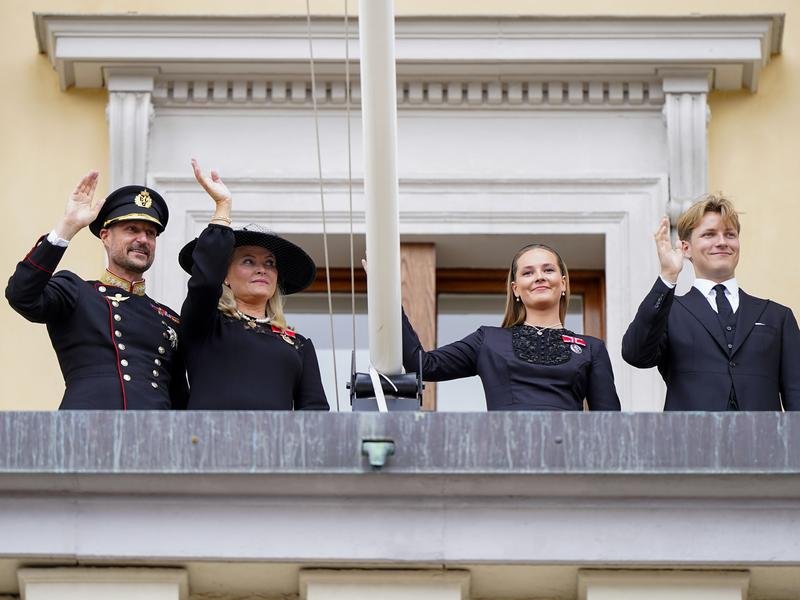 King Haakon VIII and Queen Mette-Marit were among those to appear following King Harald's funeral. (EPA PHOTO)