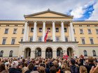 The new King and Queen appeared on the balcony of the palace after the funeral of King Harald. 