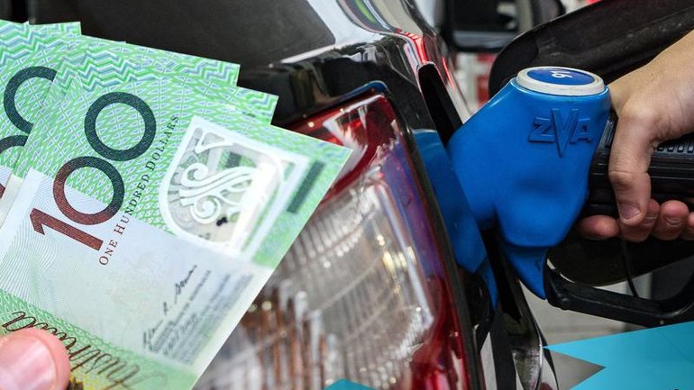 Motorists are bracing for more hip-pocket pain at the petrol bowser as oil prices skyrocket again. (Joanna Kordina/AAP PHOTOS)