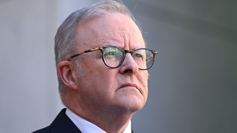 Anthony Albanese unleashes on Pauline Hanson over attack on late mum.