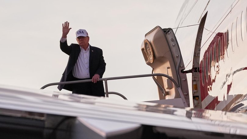 US President Donald Trump says he discussed whiskey tariffs with Ireland's leader and golfers. 