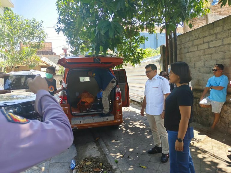 A Perth man and his two Indonesian children have been found dead in a Bali villa after a suspected murder suicide. Unknown