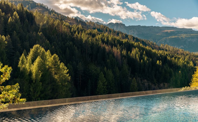 The outdoor pool.