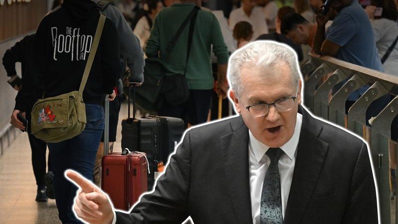 Home Affairs Minister Tony Burke is due to explain the government's plans to cut migration levels. (Joanna Kordina/AAP PHOTOS)