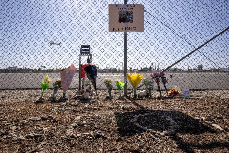 A memorial for Eliana Moreno and George Marciniw who died in a helicopter crash is seen at the site of where their helicopter used to park at Whiteman Airport in Los Angeles, Wednesday, Sept. 16, 2026. (AP Photo/Ethan Swope)