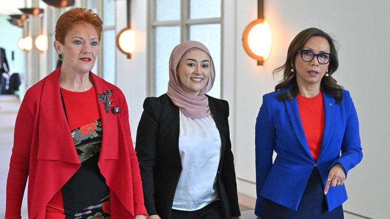 Pauline Hanson, Senator Fatima Payman and Dai Le have united to call for additional staff. (Mick Tsikas/AAP PHOTOS)