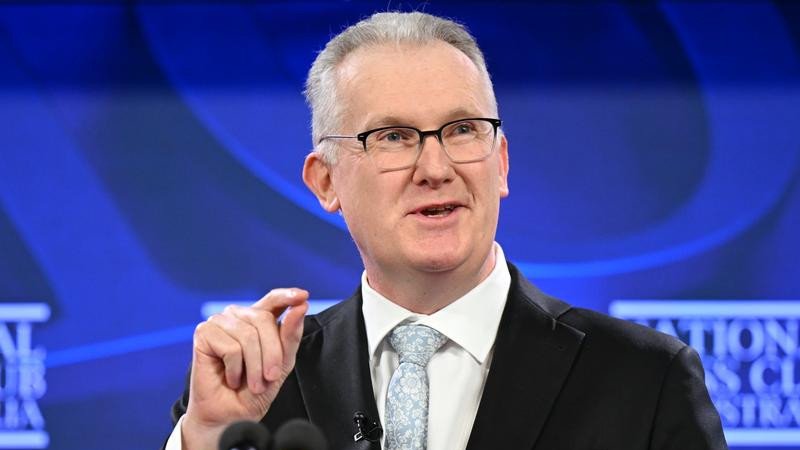 Minister Tony Burke unveiled a raft of changes to the migration system. (Lukas Coch/AAP PHOTOS)