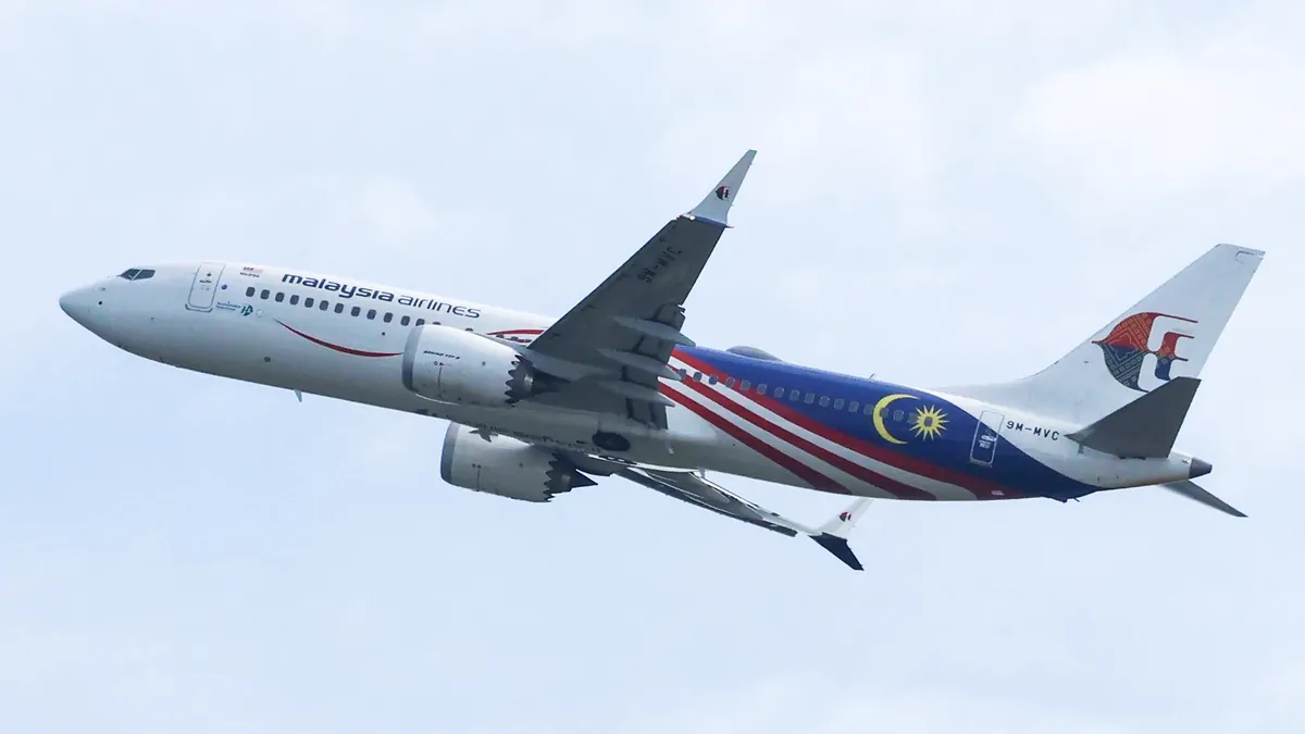 Malaysia Airlines asthma attack: Man dies on flight MH141 to Sydney on Wednesday after medical episode