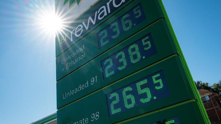 Fuel prices are soaring again as global oil supplies are hit by further disruption. (George Chan/AAP PHOTOS)