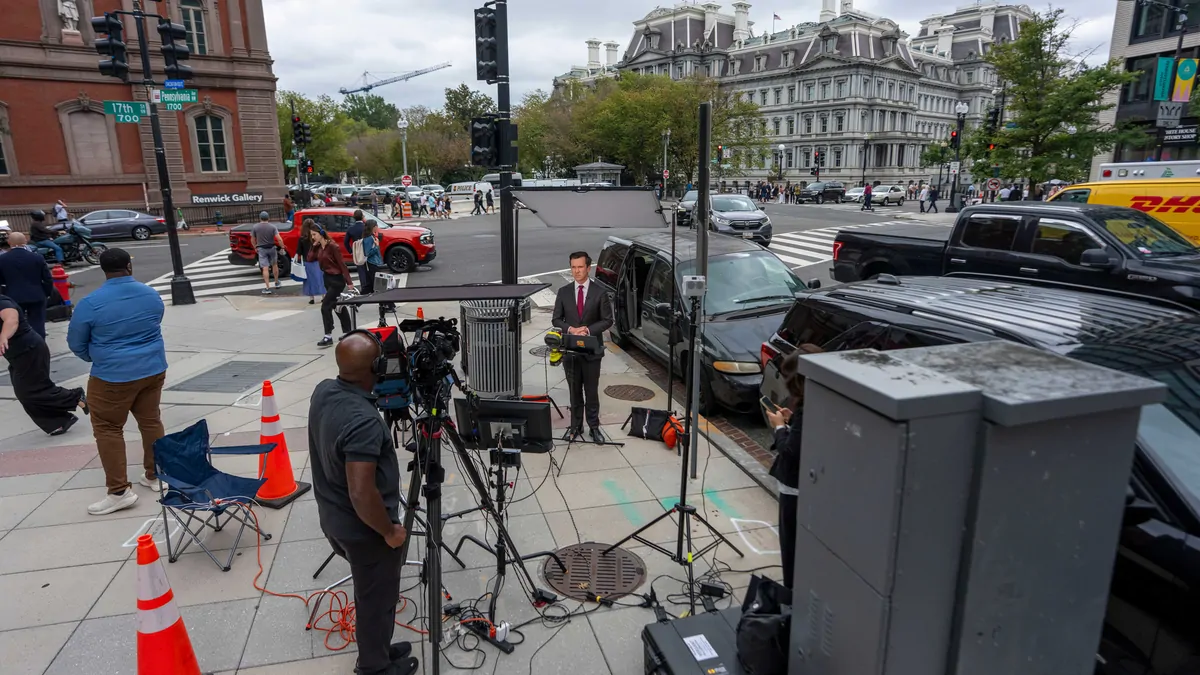 The Washington Post: Major TV networks halt video coverage of Donald Trump over CNN’s White House ban The Washington Post: Major TV networks halt video coverage of Donald Trump over CNN’s White House ban
