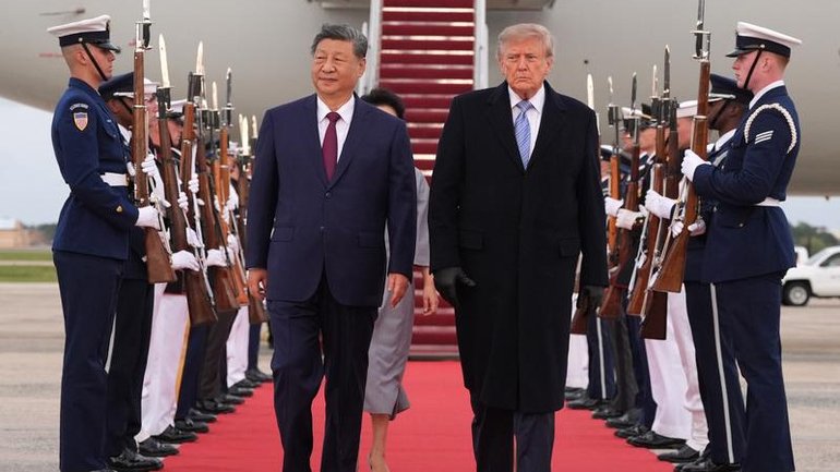 Donald Trump with Xi Jinping after the Chinese president arrived at Joint Base Andrews, Maryland. (AP PHOTO)