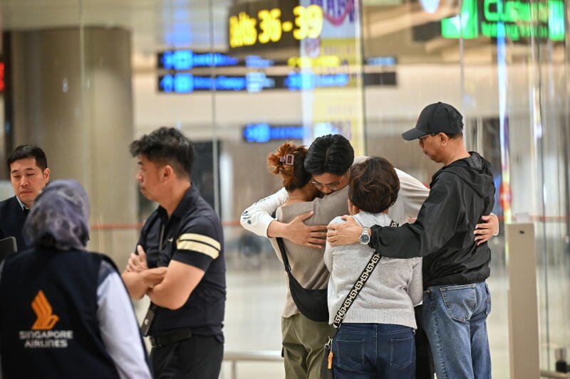 Passengers of Singapore Airlines flight SQ321, which made an emergency landing in Bangkok on its flight from London to Singapore