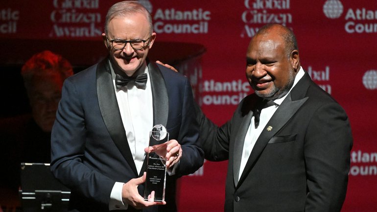 Australia’s Prime Minister Anthony Albanese receives an award from Papua New Guinea’s Prime Minister James Marape at the Atlantic Council Global Citizen Awards during the United Nations General Assembly in New York, Wednesday, September 23, 2026. (AAP Image/Mick Tsikas) NO ARCHIVING