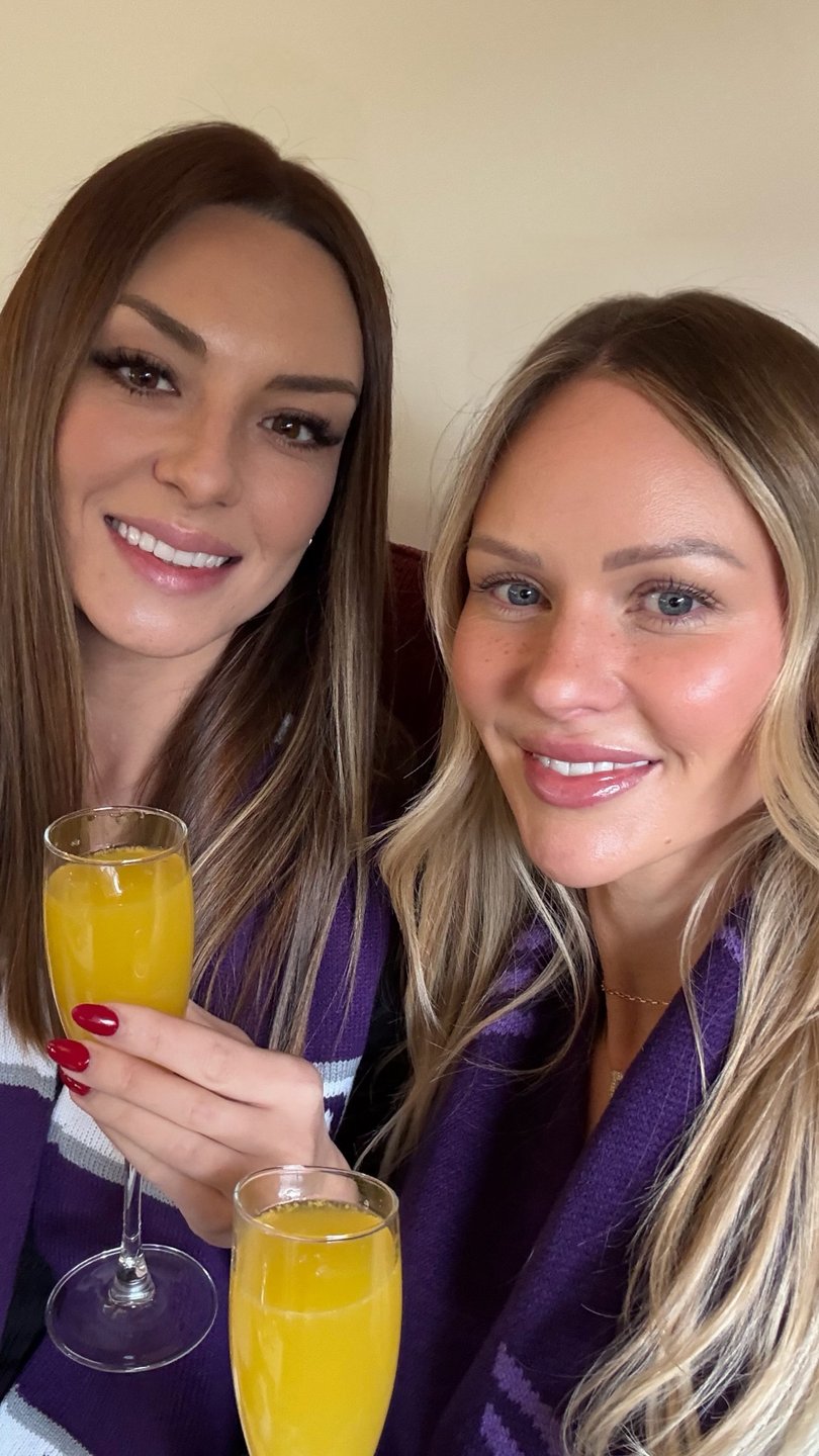 Jules Neale (r) Instagram post seen wearing a Fremantle Dockers scarf