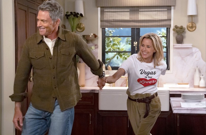 Tim Daly and Tea Leoni in Newlyweds.