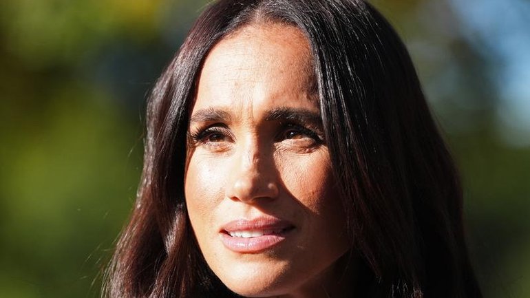 An insider has dished on the Duchess of Sussex’s plan to crack down on people talking about her family.