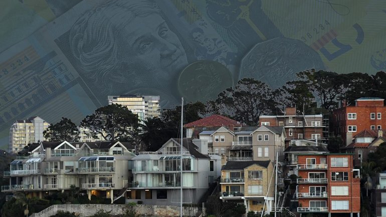 House prices are continuing to fall and are down 5.2 per cent since the peak in March. (Susie Dodds/AAP PHOTOS)