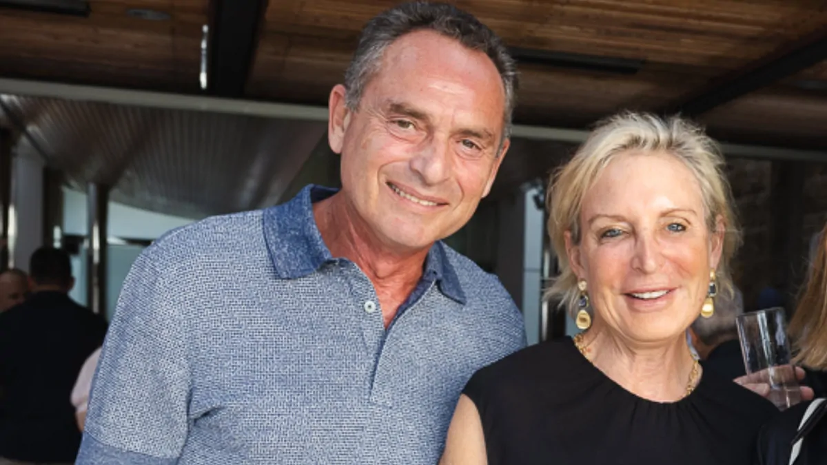 Australian couple Steven and Carol Moss among passengers on attacked flydubai aircraft to Israel Australian couple Steven and Carol Moss among passengers on attacked flydubai aircraft to Israel