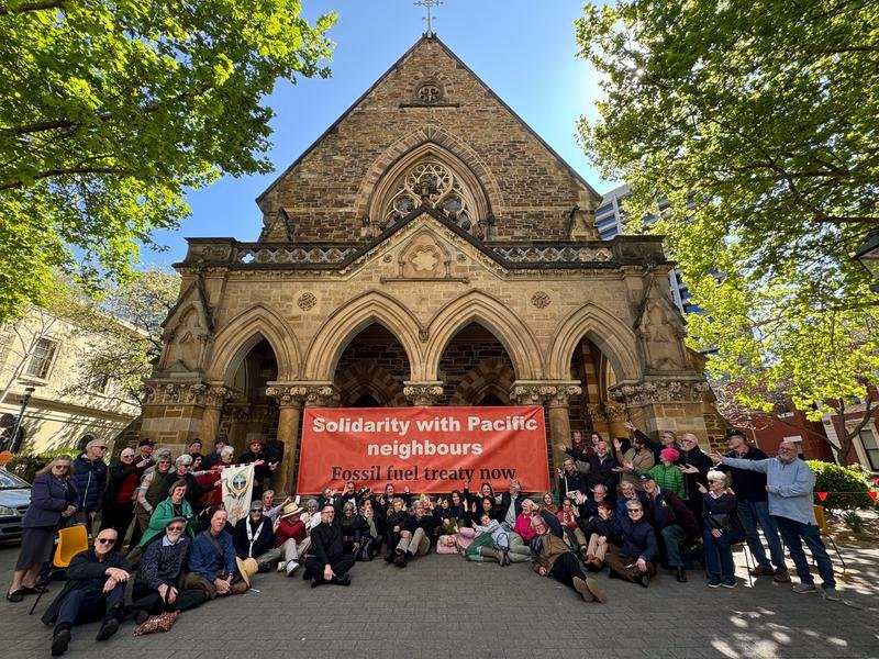 Religious leaders want Australia to support Pacific nations by backing a global fossil fuel treaty.