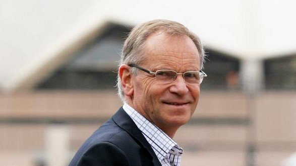 Jeffrey Archer, who sold more than 300 million books worldwide, has died aged 86. 