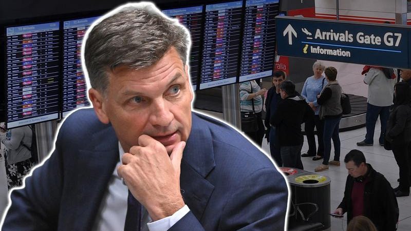 Opposition Leader Angus Taylor says the coalition will "regain control of immigration" if elected. (Susie Dodds/AAP PHOTOS)
