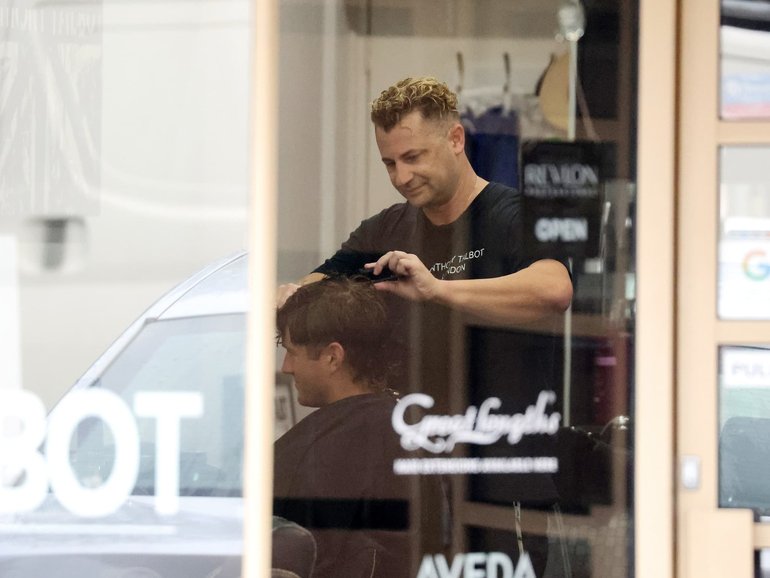 More than three million low and middle-income Australians could be paid an extra $4300 a year if non-compete contract clauses are banned, Australian Council of Trade Unions modelling shows.
