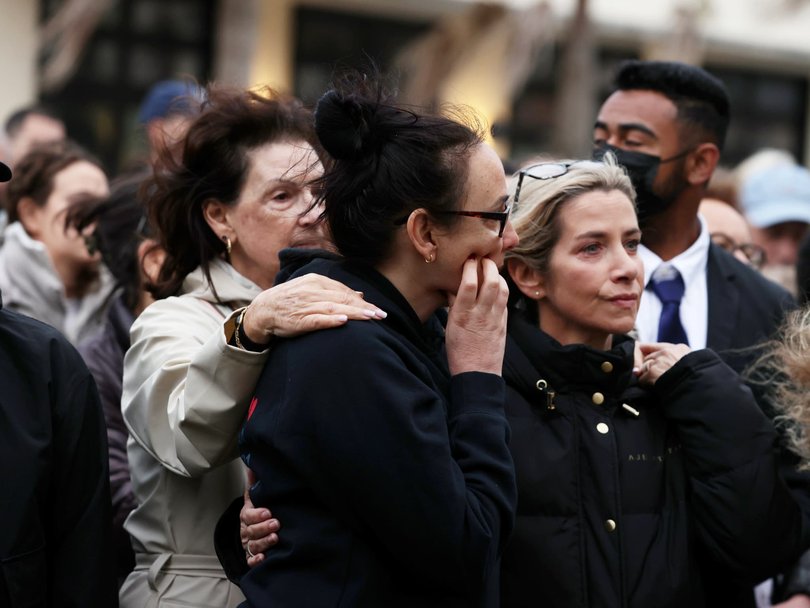 Mourners at the Bondi vigil held a minute’s silence. Jane Dempster / Newswire