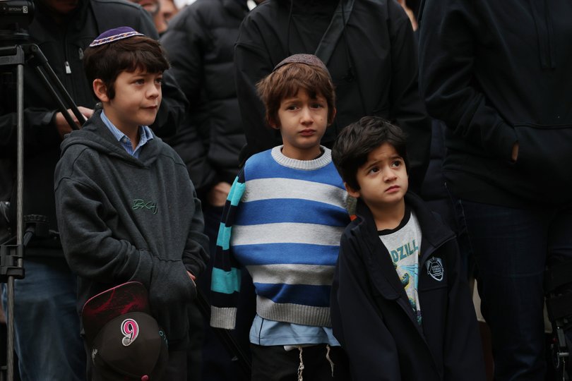 Hundreds gather at Bondi Pavilion to mark three years since the October 7th Hamas attacks on Israeli. Jane Dempster/Newswire.