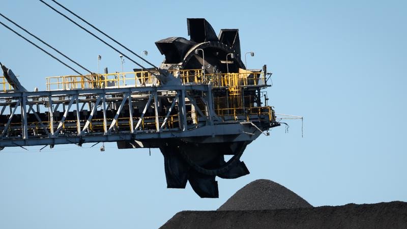The High Court has ruled a open-cut mine's expansion needs to take total emissions into account. (Dan Himbrechts/AAP PHOTOS)