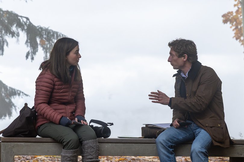 Mikey Madison and Jeremy Allen White in The Social Reckoning.