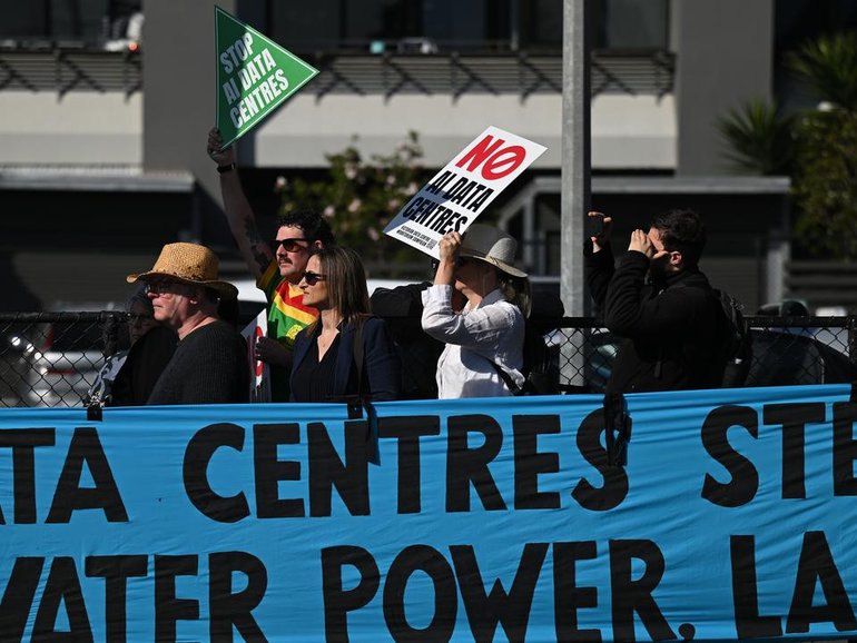 Data centres will need to offset their electricity consumption with renewable energy investment. (James Ross/AAP PHOTOS)