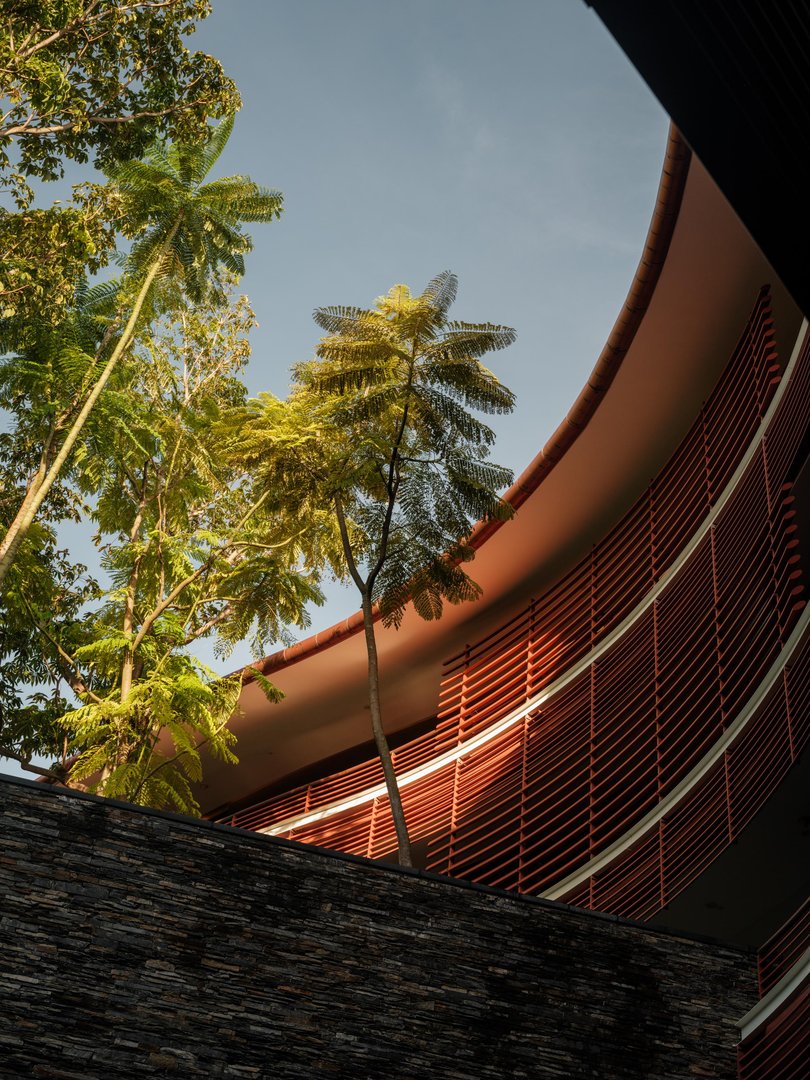 The bold Foster + Partners design.