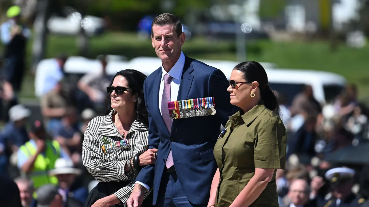 Ben Roberts-Smith among veterans at solemn Canberra service to mark 25th Afghanistan war anniversary