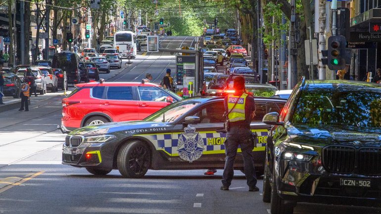 A teen will face court after allegedly driving erratically through a city centre, injuring a woman. (Michael Currie/AAP PHOTOS)