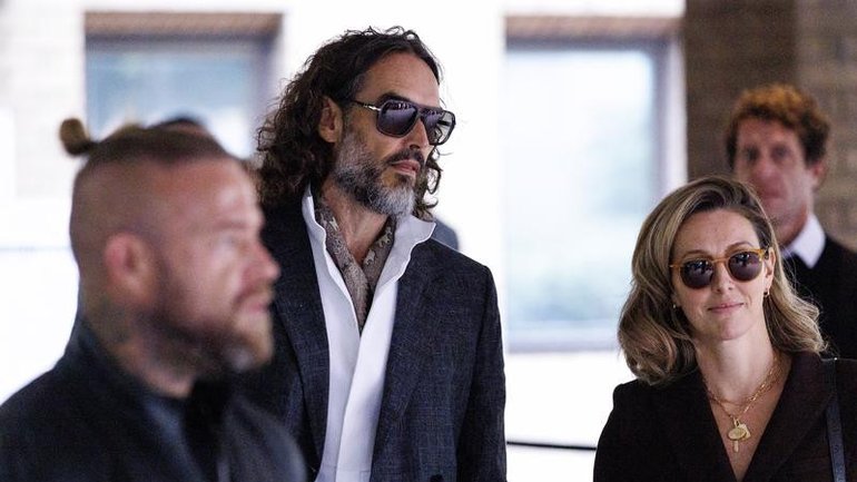Russell Brand's trial is expected to last about six weeks, a judge says. (EPA PHOTO)
