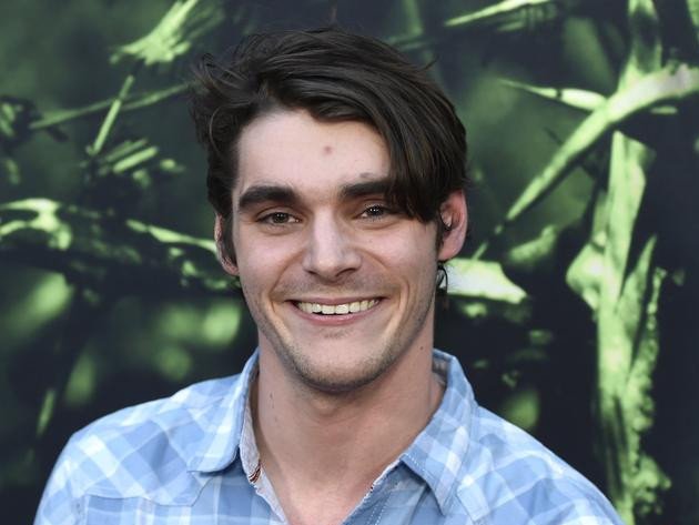 Actor RJ Mitte died at the age of 34, his representative confirmed on Tuesday.